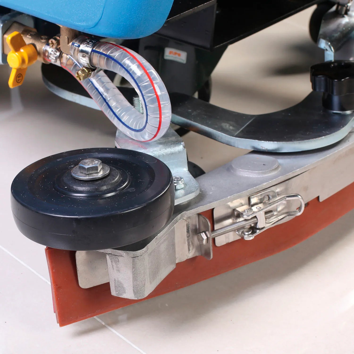 Global Industrial™ Auto Floor Machine Scrubber With Traction Drive, 20" Cleaning Path