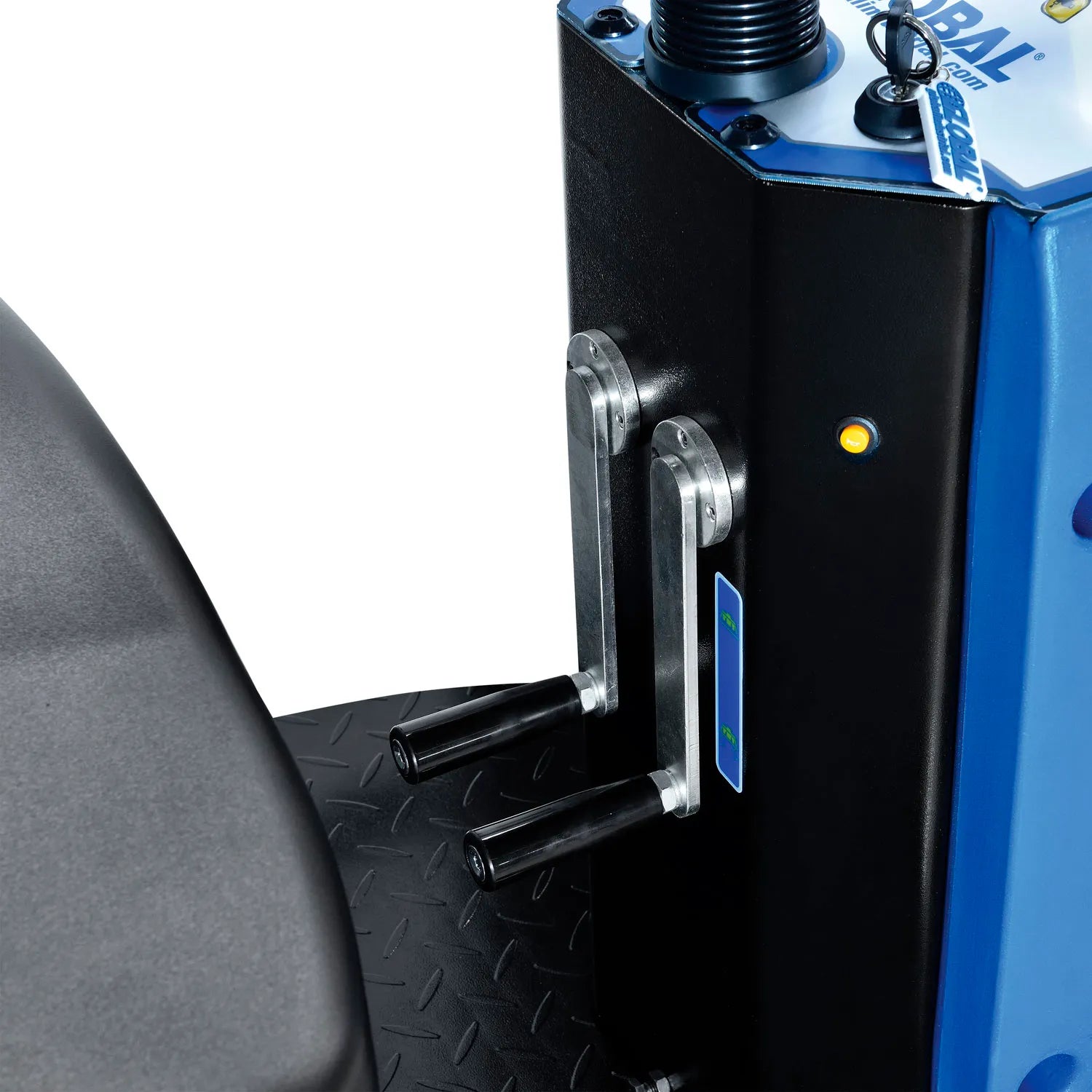 Global Industrial™ Auto Ride-On Floor Machine Scrubber, 40" Cleaning Path