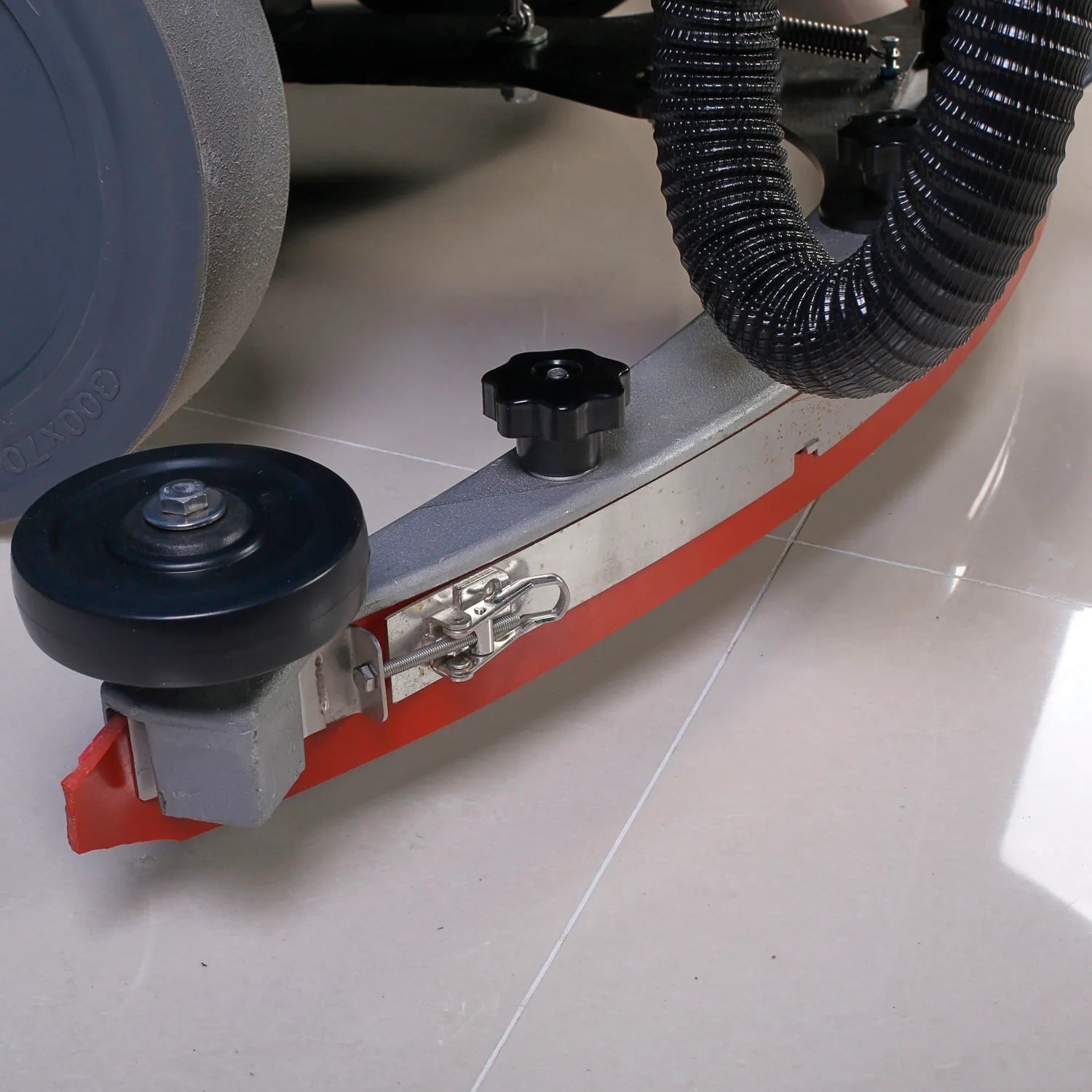 Global Industrial™ Auto Ride-On Floor Scrubber, 34" Cleaning Path