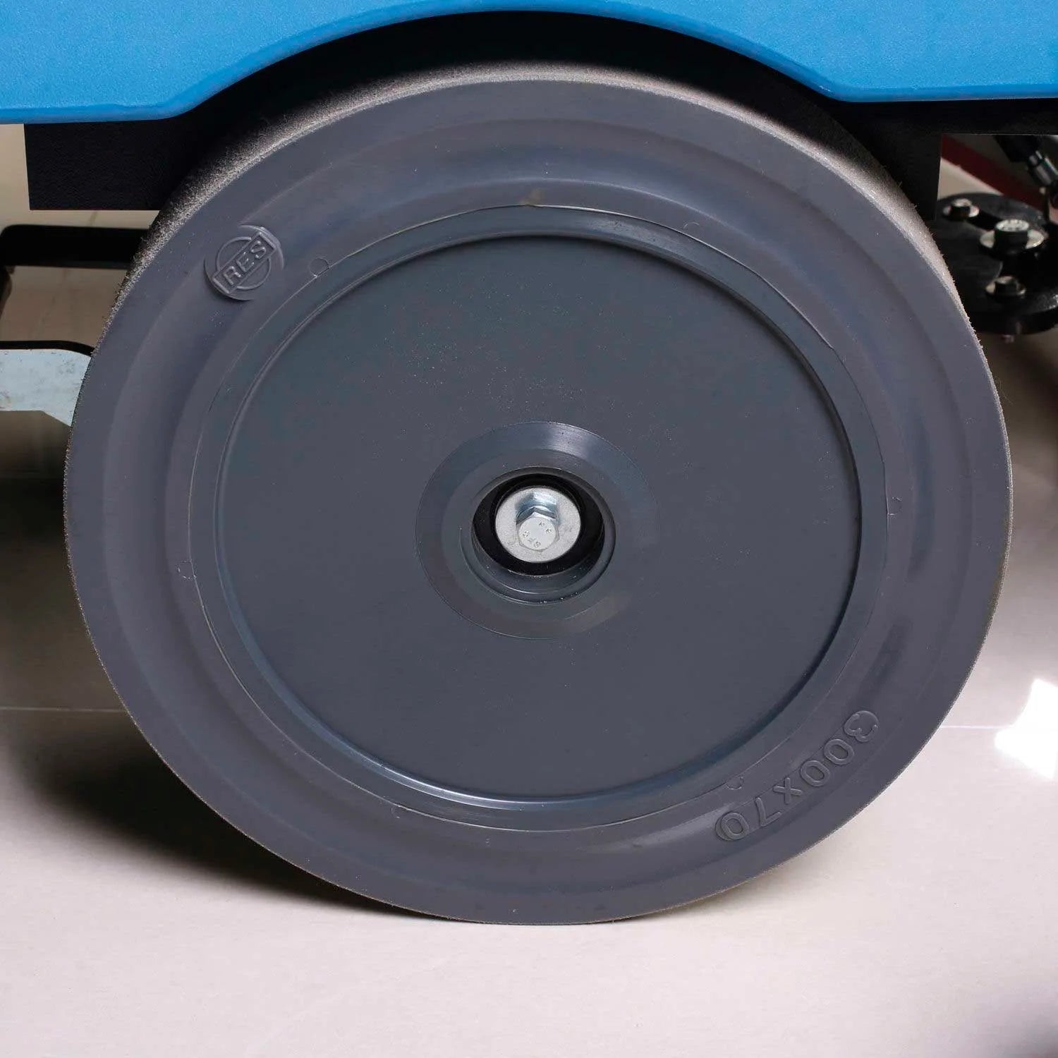 Global Industrial™ Auto Ride-On Floor Scrubber, 34" Cleaning Path