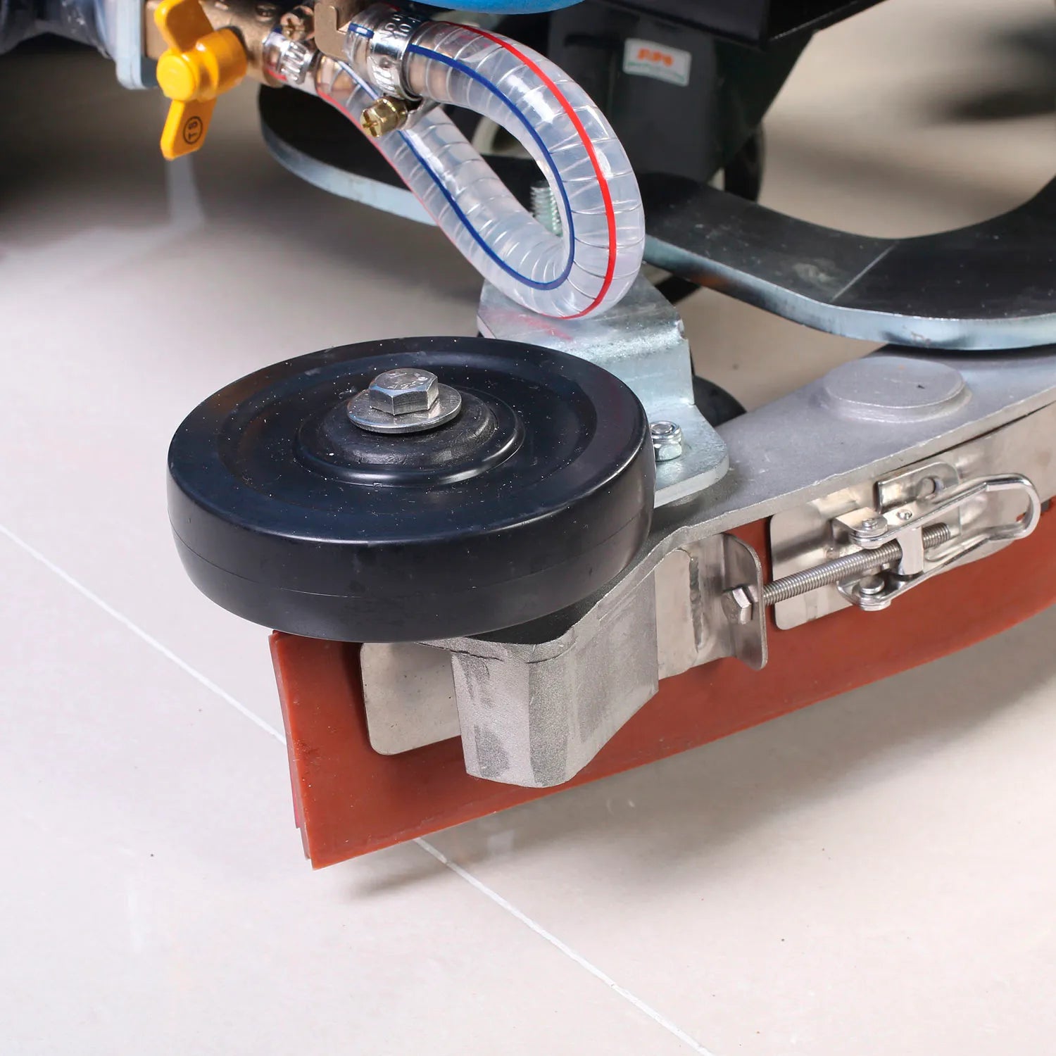 Global Industrial™ Electric Walk-Behind Auto Floor Scrubber, 18" Cleaning Path