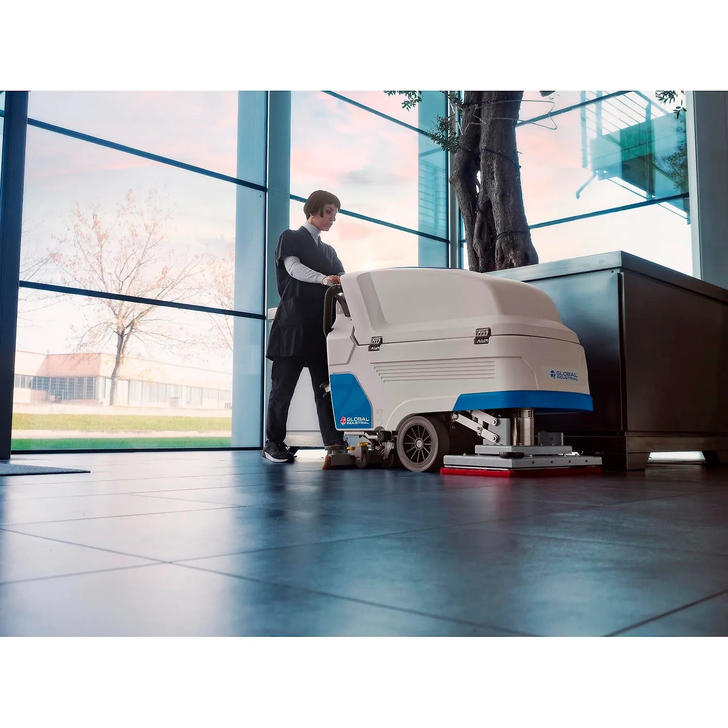 Global Industrial™ Orbital Auto Floor Scrubber w/Traction Drive, 34" Cleaning Path